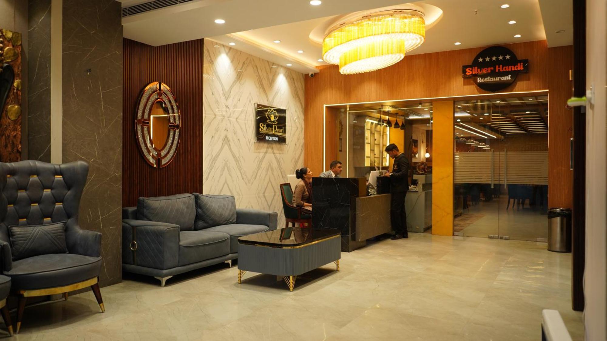 Hotel Silver Pearl Alīgarh 外观 照片