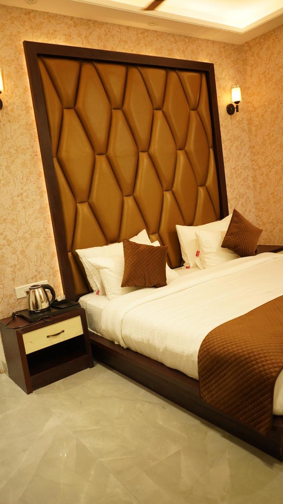 Hotel Silver Pearl Alīgarh 外观 照片