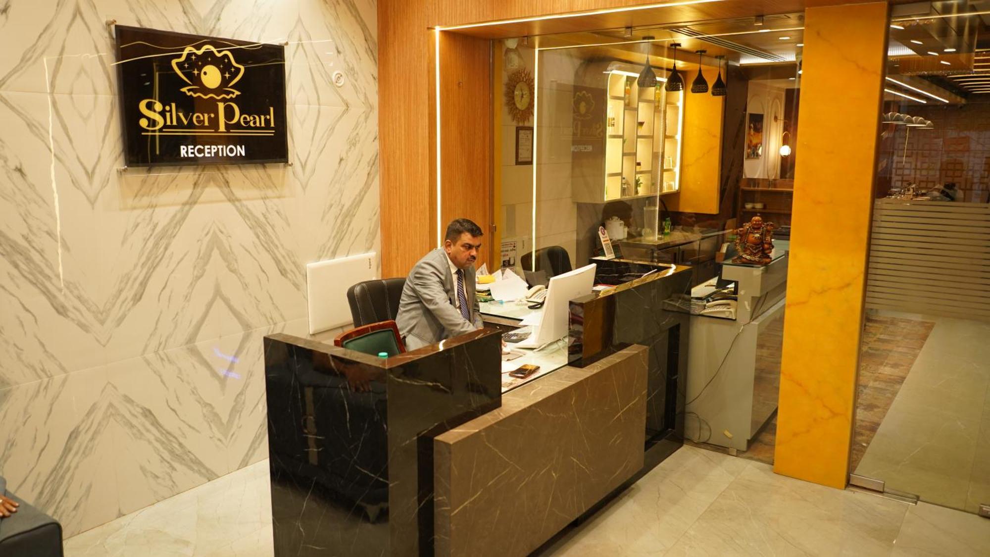 Hotel Silver Pearl Alīgarh 外观 照片